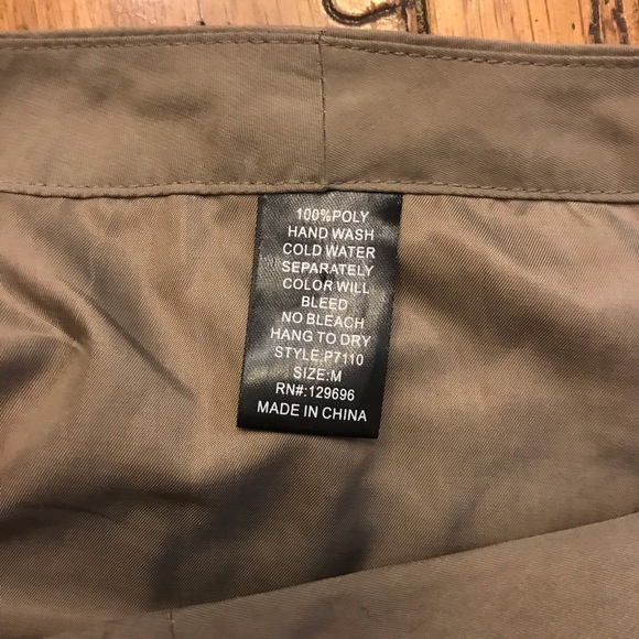 Lo🤍 Posh taupeish shorts with detail size medium - Picture 3 of 4